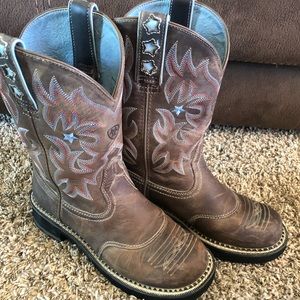 Ariat round toe boots
